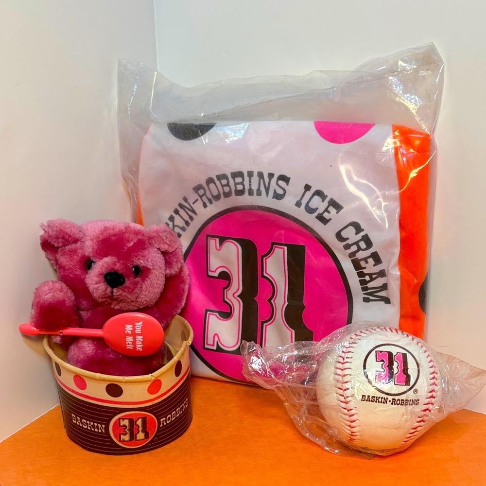 Vintage 31 Flavor Combo pack ! New N.Y. Yankees baseball! New Beach ball! 80’s